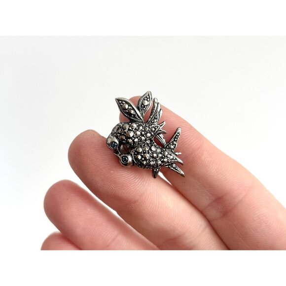 Perched Birds Kissing Figural Marcasite Accented Vintage Costume Jewelry Brooch - Picture 6 of 7